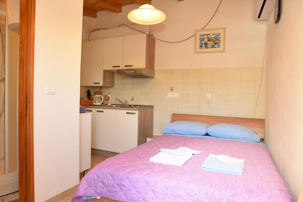 Apartment Anamarija Valun Kültér fotó